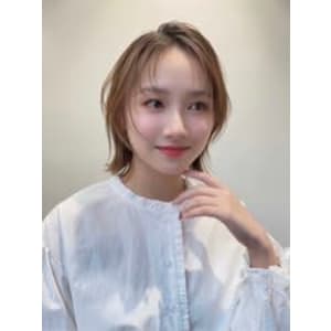 ベージュカラーロングウルフレイヤー似合わせ顔周りカット