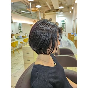 大人可愛い　丸みショートボブ