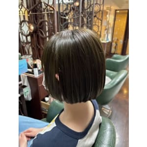 きりっぱなしボブ×オリーブカラー