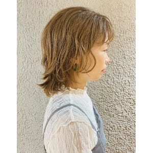 クセ毛を活かしたショートウルフ