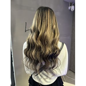 個性的に可愛く！ハイトーンアッシュ×ローライト！