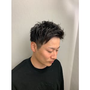 ツーブロック前上げスタイル《五反田／理容室/バーバー》