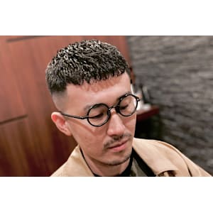 スキンフェード+クロップスタイル《五反田／理容室/バーバー》