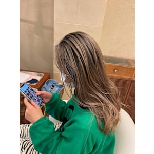 ベージュアッシュ、ミルクティーベージュ、シャドールーツ