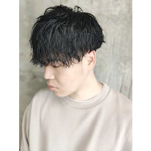 ツイスパ　ハイライト　ツーブロック　マッシュ　黒髪　束感