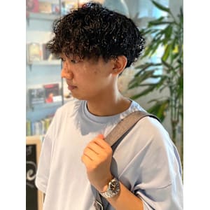 ツイストスパイラルパーマ　マッシュショート　束感　アッシュ