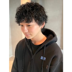 束感　ダークアッシュ　ツイスパ　20代30代　メンズショート