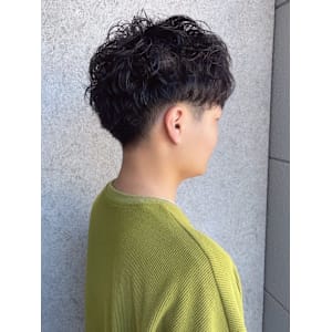 ナチュラルパーマ　刈り上げマッシュ　束感スタイリング