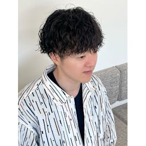 ツイスパ　スパイラルパーマ　マッシュ　カジュアル