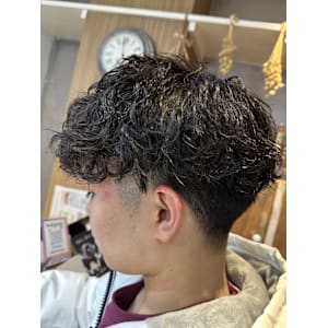 波巻きパーマ　ウェーブパーマ　刈り上げツーブロックマッシュ