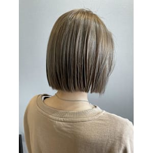 大人可愛い30代40代小顔ウルフレイヤーボブ丸みショートボブ