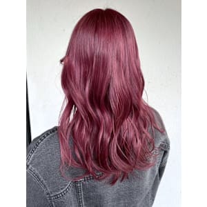 ピンクバイオレット　レッド系カラー　艶髪ハイトーンロング