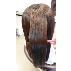 【自然な縮毛矯正なら】セラミドで柔らかい矯正が◎