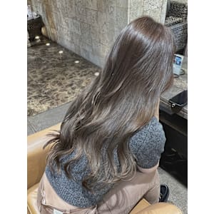 透明感たっぷり大人グレージュカラー - VOA【ヴォア】掲載中