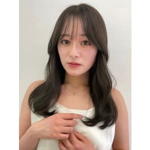 オリーブアッシュ　顔周りレイヤー　シースルーバング　透明感