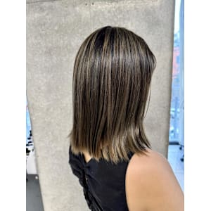 白髪ぼかしのバレイヤージュカラー/脱白髪染め