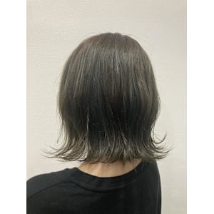 オリーブベージュ