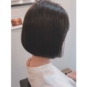 大人ナチュラル前下がりボブ