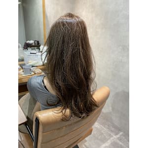 20代・30代スモーキーなベージュ(Sourire 神田)