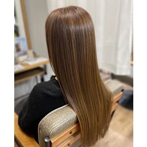 ★人気くびレイヤーエモージュふんわりカール艶髪アッシュ小顔