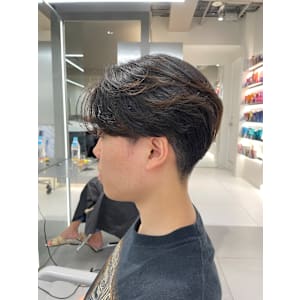 センターパートマッシュ