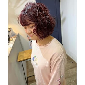 レッドブリーチダブルカラーハイライトミディアムレイヤーカット