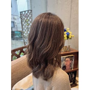 白髪も味方にファッションカラーでデザイン - EMU international 春日部本店【エムインターナショナル】掲載中