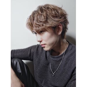 スーツ短髪ツーブロック束感モテる黒髪シークレットパーマ流行