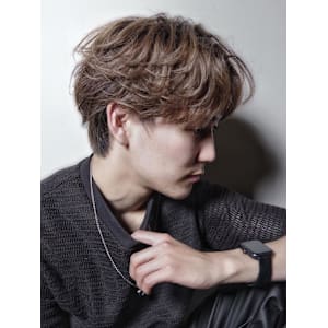 スーツ短髪ツーブロック束感モテる黒髪シークレットパーマ流行