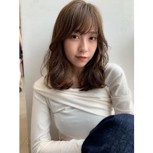 韓国風顔周りレイヤーカットサイドバングロング艶感