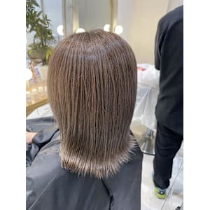 白髪ぼかしハイライト　グレージュカラー　（千田）