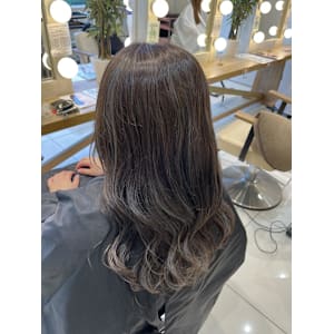 オリーブグレージュ　（千田）