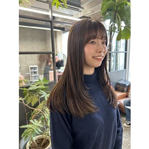 オリーブカラー×レイヤーカット