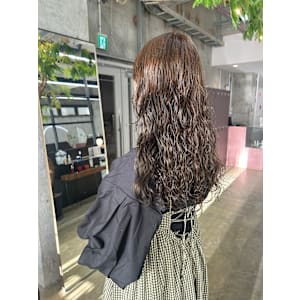 ロングパーマ×オリーブカラー