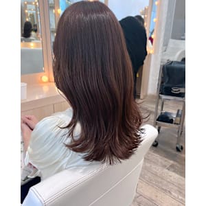 ほんのり赤みが可愛いピンクブラウンベージュ