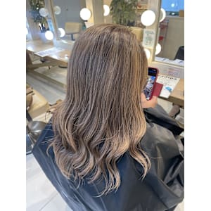 ミルクティーグレージュハイライトカラー