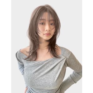 シースルーバング　くびれヘア　韓国ヘア　ナチュラルブラウン