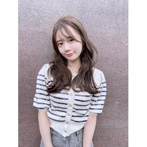 大人かわいい柔らかベージュ【sourire 神田】