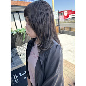 暗めのグレージュカラー