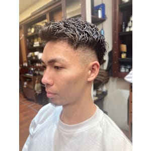 MEN'Sツーブロックショートミドルフェードスキン