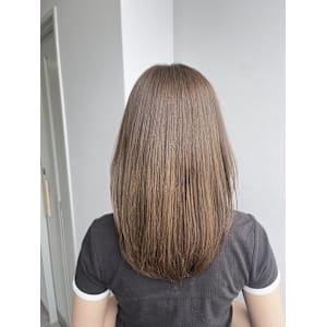 オリーブグレージュ