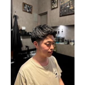 ツーブロアップバングスタイル