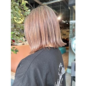 髪質改善　外ハネボブ　ブラウンベージュ　ハイトーンボブ