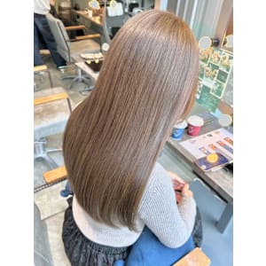 髪質改善　ラテベージュ　艶髪ロング　ブリーチなしカラー