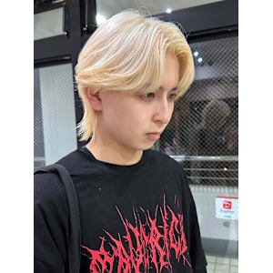 【pignon】ホワイト　カルマパーマ　センターパートウルフ