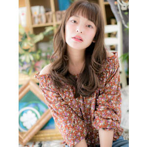 ミルクティーカラーくせ毛風小顔韓国風ロング　ぱっつん前髪