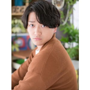 七三サイドグラデーション◎無造作パーマ　アッシュブラック