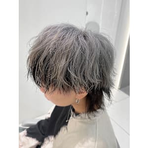 ブルーシルバー/シルバーアッシュ/メンズウルフ - ar+ hair salon 新宿三丁目店【アールプラスヘアサロン シンジュクサンチョウメテン】掲載中