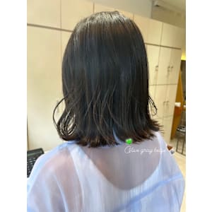 外ハネ×オリーブグレージュ◎平谷英実