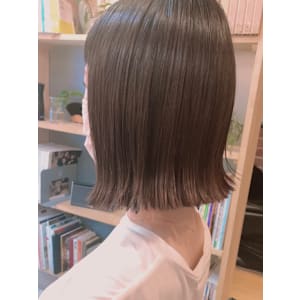 外ハネ風ボブスタイル